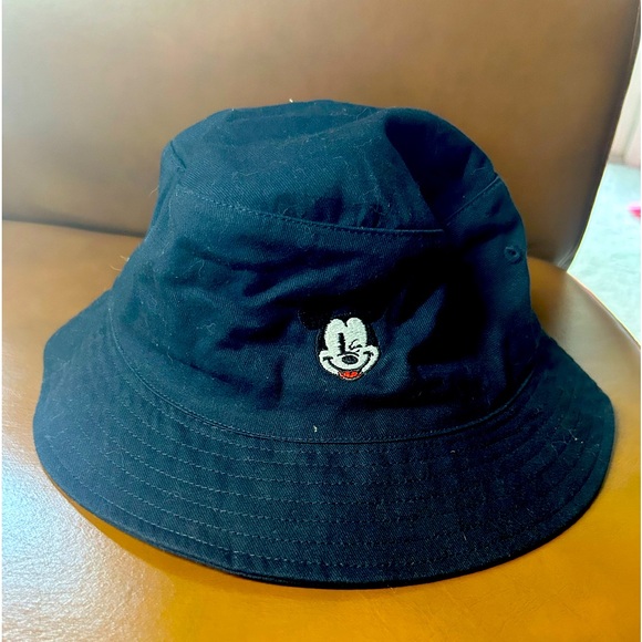 NWT Disney Mickey Mouse Winking Embroidered Navy Blue Bucket Hat Adult One Size - Picture 1 of 7